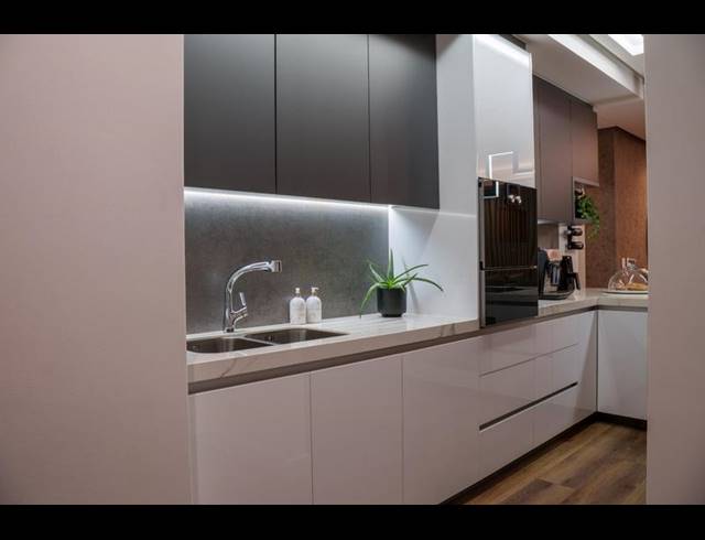 3 BEDROOM APARTMENT FOR SALE IN STEYN CITY